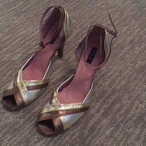 NWOB N.Y.L.A peep tow ankle strap heels